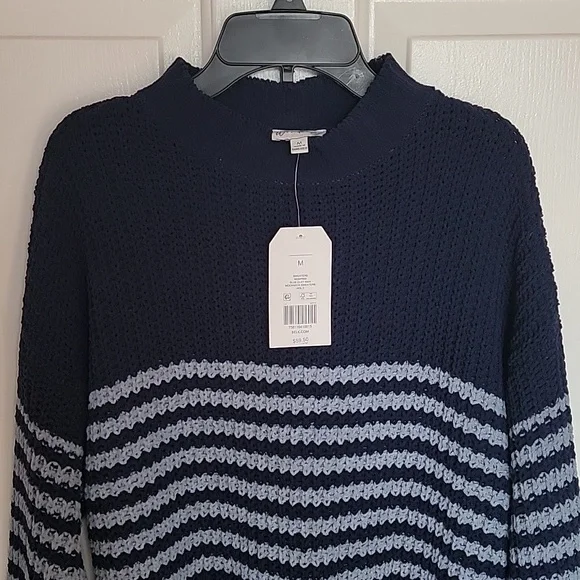 Wonderly women's long sleeved Mockneck Sweater. Blue, medium, NWT. - Picture 9 of 9